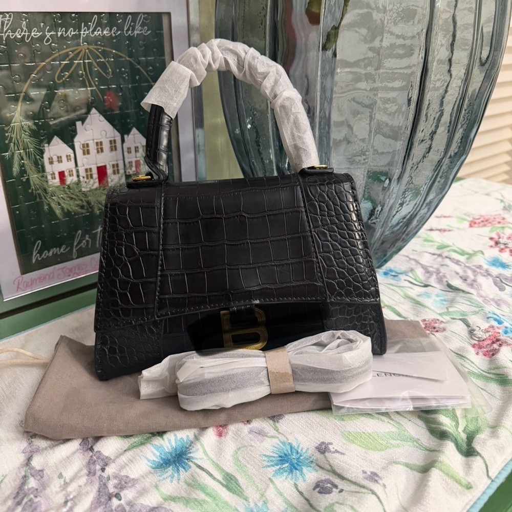 Elegant Black faux Croc-Embossed Handbag